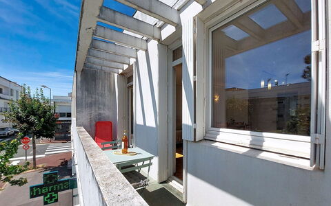 Metadier: Wand, Verbundwerkstoff, Urban Design, Beton, Wohnung, Balkon, Farbe, Daylighting, Schatten