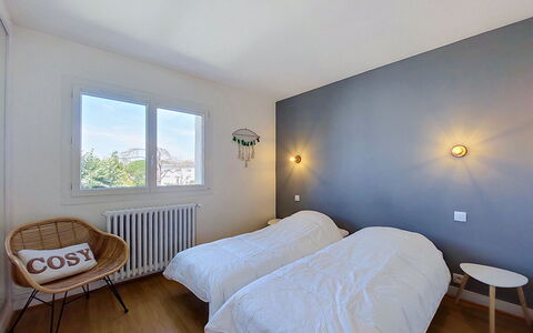 Metadier: Schlafzimmer, Wand, Interior Design, Bett, Holz, Decke, Bettdecke, Bedding, Möbel, Zimmer