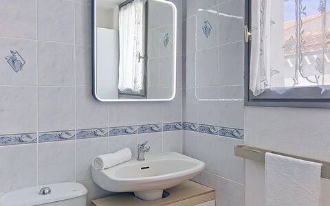 Les Dunes: Armatur, Sinken, Bad Sink, Badezimmer, Zapfhahn, Installation, Fliese, Porzellan, Keramik, Spiegel