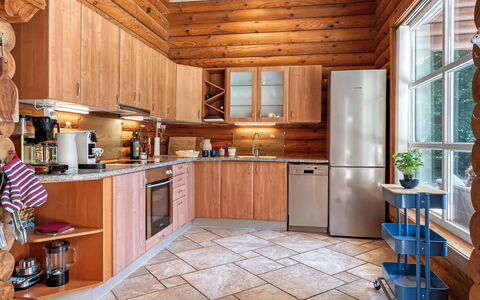 Unelma - from the Sea: Küche, Holz, Küchengerät, Countertop, Major Appliance, Interior Design, Cabinetry, Decke, Zuhause, Möbel