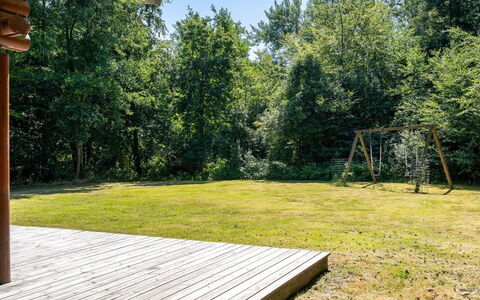 Unelma - from the Sea: Holz, Grundstueck, Schatten, Garten, Sonnenlicht, Hartholz, Hinterhof, Gehölz, Landscaping, Rasen