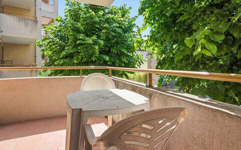 Grasse 623: Wohnung, Decke, Holzbeize, Balkon, Hartholz, Daylighting, Veranda
