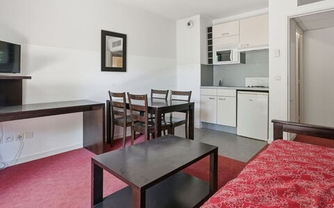 Grasse 623: Fussboden, Flooring, Interior Design, Zimmer, Wohnung, Decke, Möbel, Bett, Design