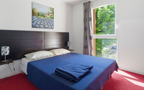 Grasse 623: Möbel, Interior Design, Zimmer, Wohnung, Bett, Schlafzimmer, Kissen, Holzbeize, Hotel, Stuhl
