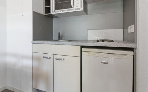 Grasse 623: Interior Design, Flooring, Fussboden, Cabinetry, Countertop, Zuhause, Zimmer, Küche, Major Appliance, Wohnung
