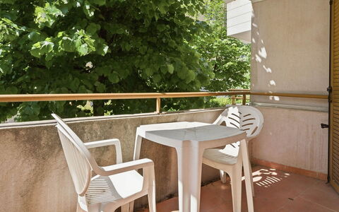 Grasse 623: Holz, Holzbeize, Hartholz, Balkon, Sperrholz, Daylighting, Geländer