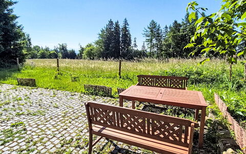 Golden View: Strauch, Garten, Ground, Landscaping, Park, Rasen, Gartenmöbel, Schatten, Walkway, Garten