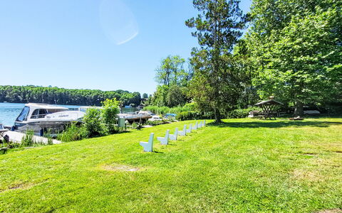 Flecken Zechlin: Blau, Wohngebiet, Wohnung, Eigentumswohnung, Resort, Balkon, Estate, Rasen, Schwimmbad, Hotel