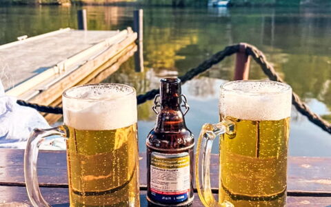 Flecken Zechlin: Drinkware, Flasche, Barware