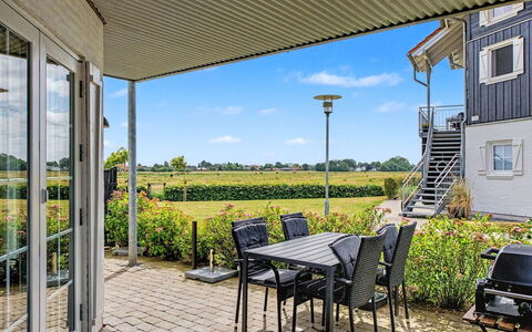 Elvira - 300M from the Sea: Blau, Wohngebiet, Wohnung, Eigentumswohnung, Resort, Balkon, Estate, Rasen, Schwimmbad, Hotel