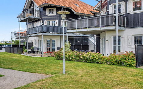 Elvira - 300M from the Sea: Blau, Wohngebiet, Wohnung, Eigentumswohnung, Resort, Balkon, Estate, Rasen, Schwimmbad, Hotel