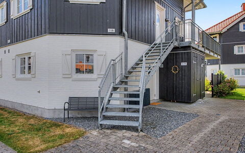 Elvira - 300M from the Sea: Blau, Wohngebiet, Wohnung, Eigentumswohnung, Resort, Balkon, Estate, Rasen, Schwimmbad, Hotel