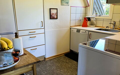 Rosalie - 150M from the Sea: Blau, Wohngebiet, Wohnung, Eigentumswohnung, Resort, Balkon, Estate, Rasen, Schwimmbad, Hotel