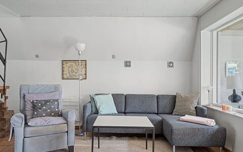 Rosalie - 150M from the Sea: Möbel, Interior Design, Flooring, Wand, Couch, Fussboden, Holz, Wohnung, Wohnzimmer, Decke