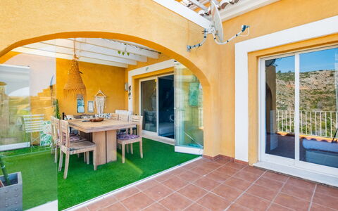 Montecala: Gebirge, Balkon, Bergdorf