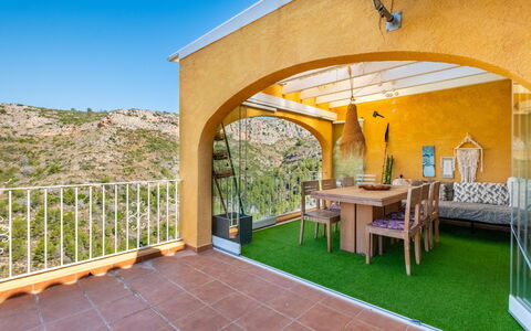 Montecala: Gebirge, Balkon, Bergdorf