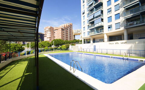 Cala del Vent: Gebirge, Balkon, Bergdorf