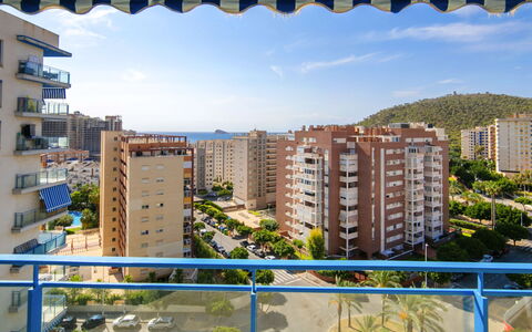 Cala del Vent: Gebirge, Balkon, Bergdorf