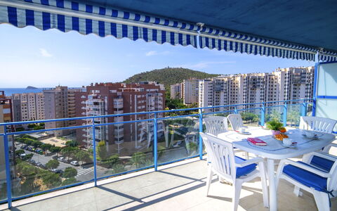 Cala del Vent: Gebirge, Balkon, Bergdorf
