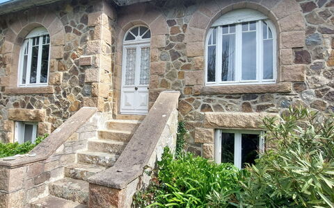 Ty Yannick: Gebirge, Balkon, Bergdorf
