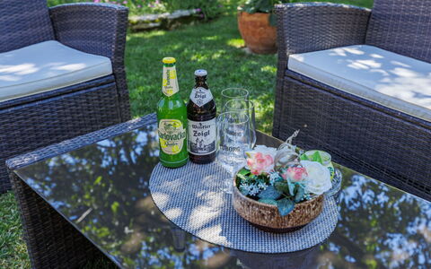 Nevenka: Gebirge, Balkon, Bergdorf