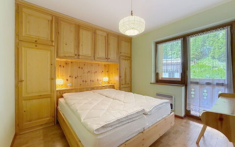 Anny: Gebirge, Balkon, Bergdorf