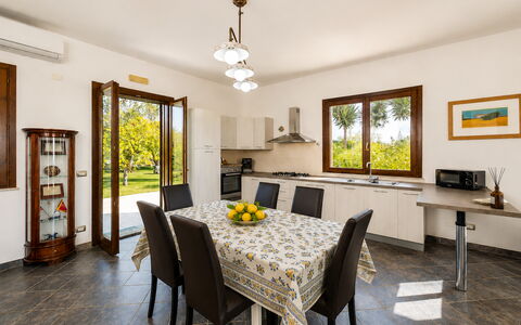 Villa Don Pino: Interior Design, Möbel, Tabelle, Flooring, Zuhause, Küche & Esszimmer Tisch, Esszimmer, Stuhl, Zimmer, Decke