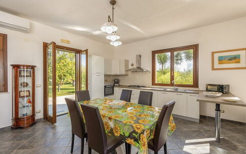 Villa Don Pino: Interior Design, Möbel, Zuhause, Flooring, Stuhl, Zimmer, Küche & Esszimmer Tisch, Decke, Esszimmer, Holzbeize