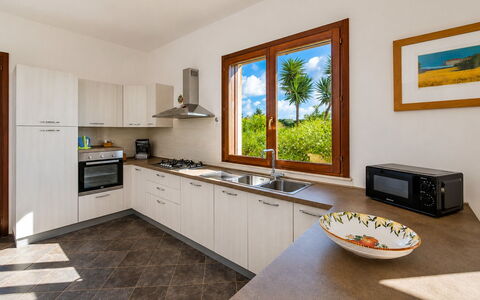 Villa Don Pino: Küche, Countertop, Interior Design, Flooring, Holz, Küchengerät, Zuhause, Zimmer, Cabinetry, Möbel