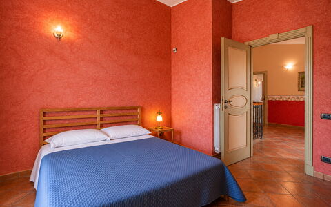 La Villa di Giusy: Flooring, Fussboden, Interior Design, Zimmer, Decke, Holzbeize, Schlafzimmer, Linens, Hotel, Bettdecke