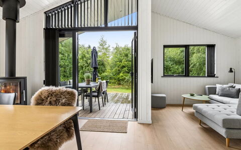 Pertti - 750M from the Sea: Holz, Interior Design, Möbel, Flooring, Decke, Wohnzimmer, Zuhause, Holzboden, Fussboden, Couch