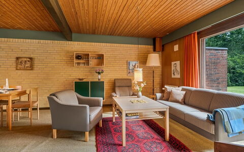 Milly - 500M to the Fjord: Möbel, Interior Design, Flooring, Holz, Decke, Fussboden, Couch, Tabelle, Wohnzimmer, Stuhl