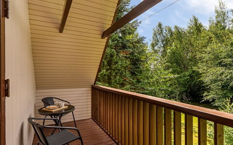 Milly - 500M to the Fjord: Holz, Holzbeize, Hartholz, Decke, Planke, Daylighting, Sperrholz, Holz, Balkon, Veranda