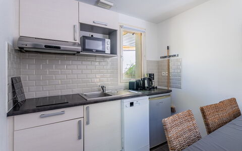 Lacanau 679: Interior Design, Sinken, Countertop, Möbel, Wohnung, Fussboden, Armatur, Major Appliance, Zapfhahn, Küche