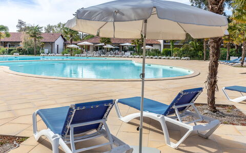 Allée des Dunes: Schwimmbad, Gartenmöbel, Resort, Regenschirm, Möbel, Sonnenliege, Stuhl, Freizeit, Eco Hotel, Hotel