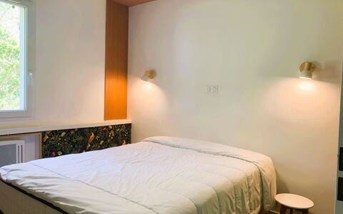 Allée des Dunes: Interior Design, Wand, Schlafzimmer, Bett, Holz, Bettdecke, Decke, Bedding, Flooring, Fussboden