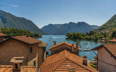 Next Comacina, Lago di Como: Bergforms, Berg, Wasser, Gewässer, Boot, Hügel, Watercraft, Gebirge, Hochland, Haus