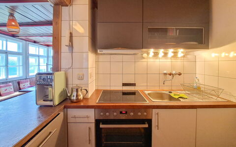 Grafenast: Küche, Küchengerät, Countertop, Major Appliance, Spüle, Cabinetry, Flooring, Holz, Interior Design, Sinken