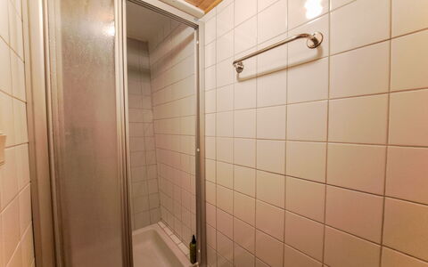 Grafenast: Wand, Flooring, Fussboden, Armatur, Badezimmer, Installation, Verbundwerkstoff, Fliese, Dusche, Zimmer
