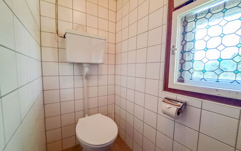 Grafenast: Wand, Badezimmer, Armatur, Toilleten Sitz, Flooring, Toilette, Fussboden, Installation, Interior Design, Fliese