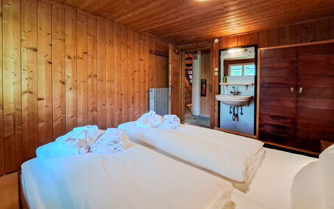 Grafenast: Bett, Schlafzimmer, Interior Design, Flooring, Fussboden, Holz, Decke, Bettdecke, Bedding, Möbel