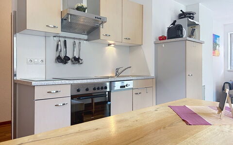Pettneu am Arlberg 662: Küchengerät, Küche, Countertop, Möbel, Cabinetry, Major Appliance, Holz, Flooring, Interior Design, Herd