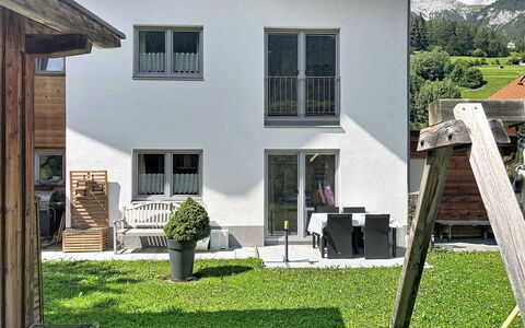 Pettneu am Arlberg 662: Haus, Zuhause, Wohngebiet, Hütte, Dach, Veranda, Balkon, Estate, Garten, Garten