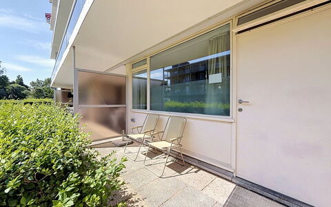 Hyacint with Parking: Interior Design, Fussboden, Wohnung, Verbundwerkstoff, Balkon, Schatten, Eigentumswohnung, Glas, Daylighting, Fensterbehandlung