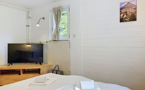 Chalet Chaudoudoux: Holz, Flooring, Fussboden, Interior Design, Decke, Zimmer, Tür, Bett, Schlafzimmer, Hartholz