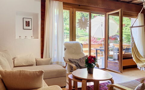 Les Paccots 603: Möbel, Interior Design, Flooring, Fussboden, Holz, Couch, Zimmer, Wohnzimmer, Beleuchtung, Stuhl