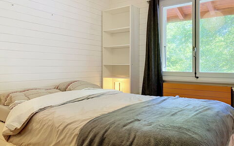 Chalet Chaudoudoux: Bett, Möbel, Schlafzimmer, Bedding, Bettdecke, Interior Design, Holz, Flooring, Fussboden, Decke