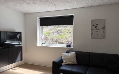 Adisl - 800M from the Sea: Wand, Decke, Interior Design, Flooring, Beleuchtung, Fussboden, Möbel, Zimmer, Light Fixture