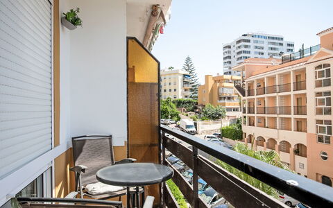 Las Naciones: Wohnung, Balkon, Urban Design, Eigentumswohnung, Geländer, Hotel
