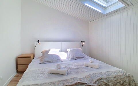 Les 3 Voiles: Interior Design, Fussboden, Schlafzimmer, Flooring, Bett, Holz, Decke, Möbel, Textil, Bettdecke